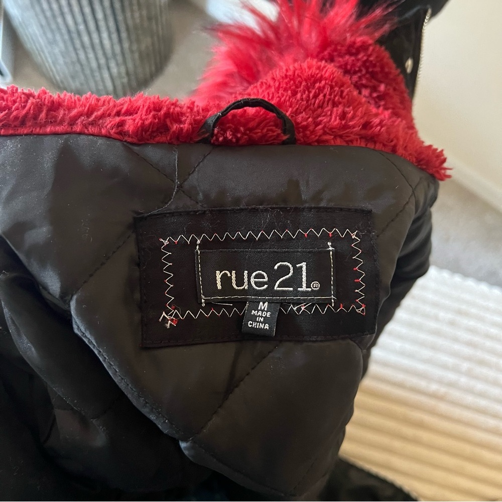 Y2K Rue 21 Black Floral Roses Embroidered Coat w Red Fur lined hood - Picture 8 of 16